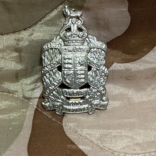WW1 " King Edwards Horse" Regiment Military Cap Badge