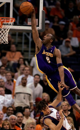 Kobe Bryant 24" X 36" Rolled wall Poster - 第 1/1 張圖片