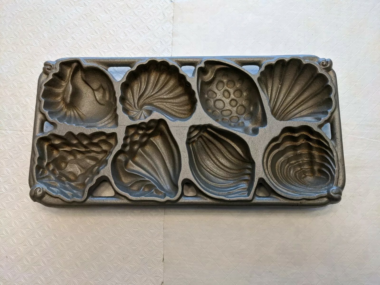 Cast Iron 9 Cup Heart Baking Pan John Wright Company, Wrightsville, PA -  Ruby Lane