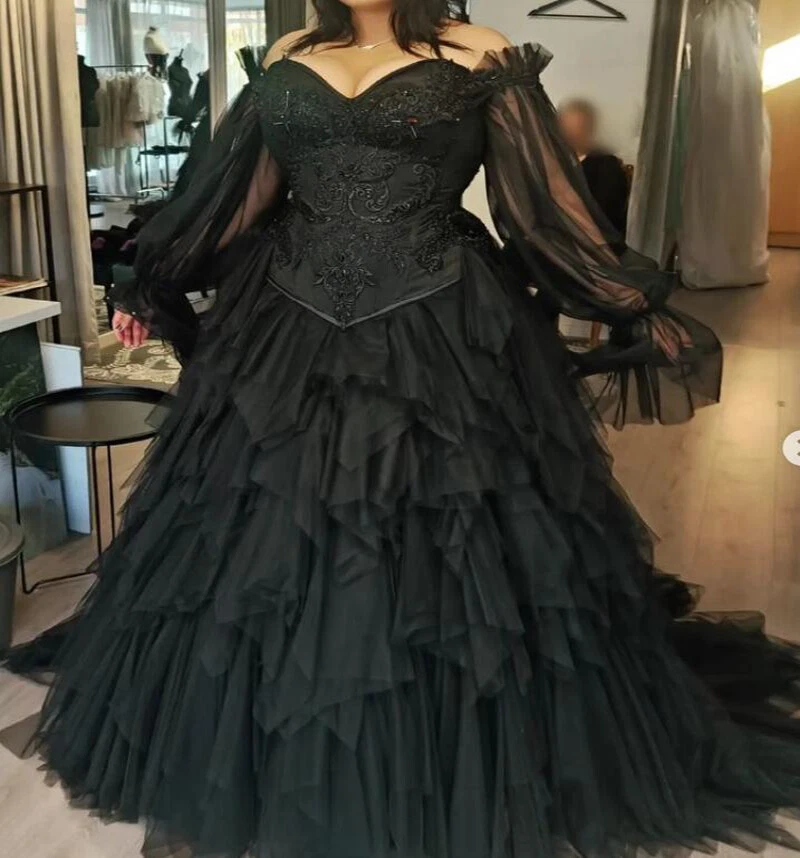 Vestido de novia negro gótico con hombros descubiertos mangas largas abullonadas vestido de novia talla grande Foto 3 de 4