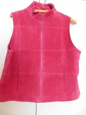 Arizona Jeans Suede Vest Size S Hot Pink Zipper Pockets Very Good Condition.