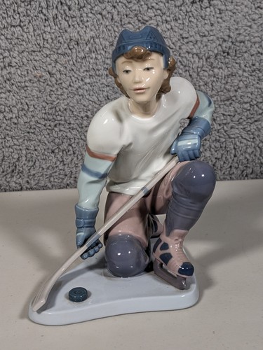 Lladro Porcelain Figurines 6108 Hockey Player & 6137 Baseball Star - Picture 2 of 8