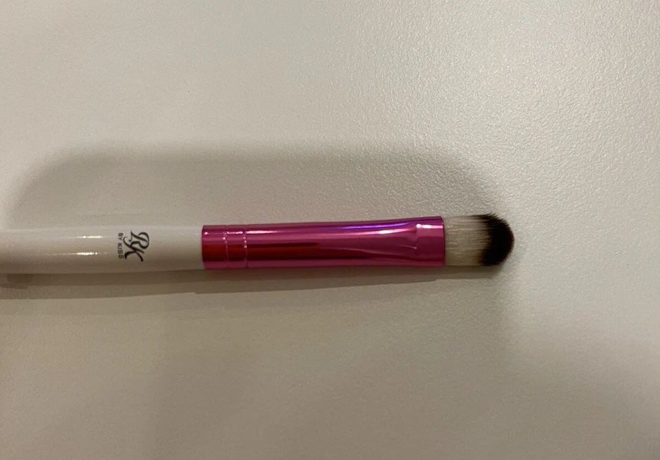 CEPILLO CORRECTOR RUBY KISSES RMUB07. Foto 3 de 4