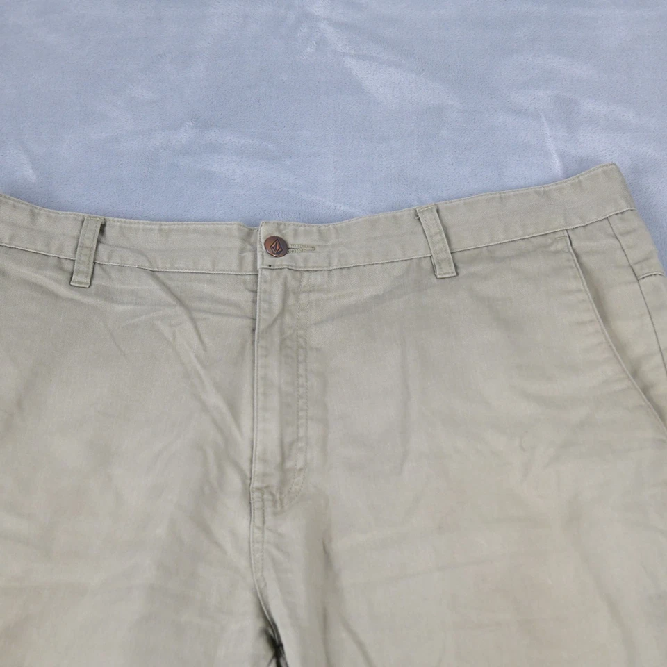 Volcom Shorts Size 36 (36x10) Mens Beige Pockets - Image 3 of 4