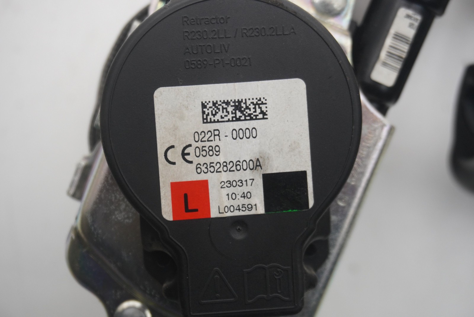 Front Left Driver Seat Belt Retractor Gray 72117471157 OEM BMW i8 2014-20