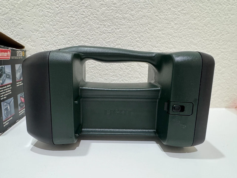 Coleman System 4 комплект осветительных приборов для кемпинга — фонарь, фонарик, радио — модель 5352–700 Вт - Изображение 2 из 4