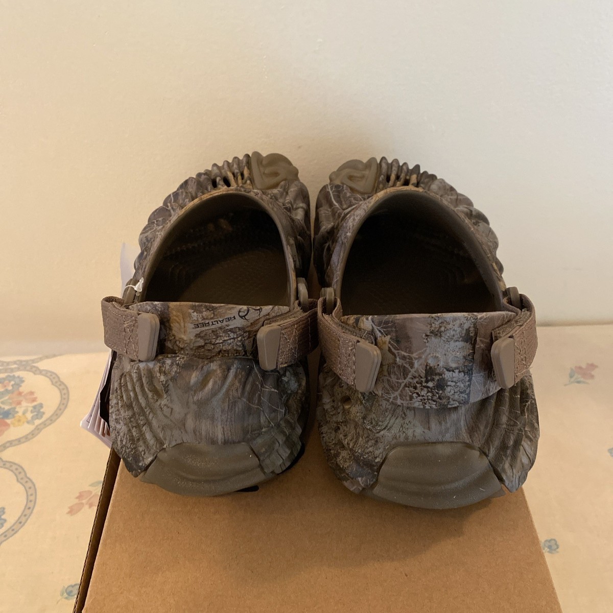 Size 4M - Salehe Bembury x Crocs Pollex Clog Real Tree Camo 207393