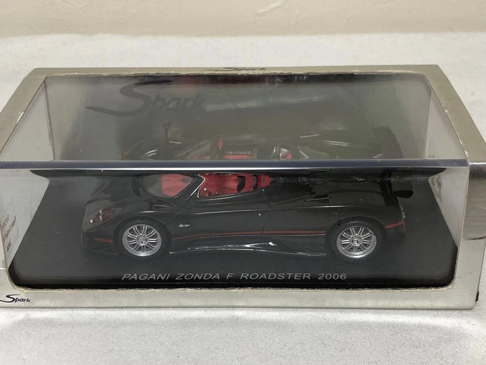 Coche modelo Spark 1/43 Pagani Zonda F Roadster 2006, buen estado, instancias Foto 4 de 4