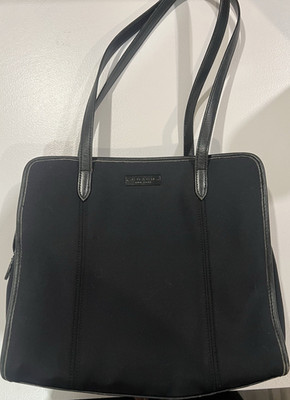 Coach Women s Medium Black Tote Zip Closure Double Handles Inner Pockets Charm