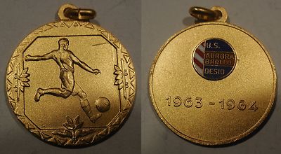 MEDAILLE SPORTIVE VINTAGE - THEME JUDO ou KARATE - A REPERTORIER ! 143