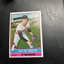 #136 Dave Goltz Minnesota twins￼￼￼ 1976 Topps  Baseball Card Cb22