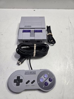 NINTENDO SUPER NES w/accessories (P11035006)