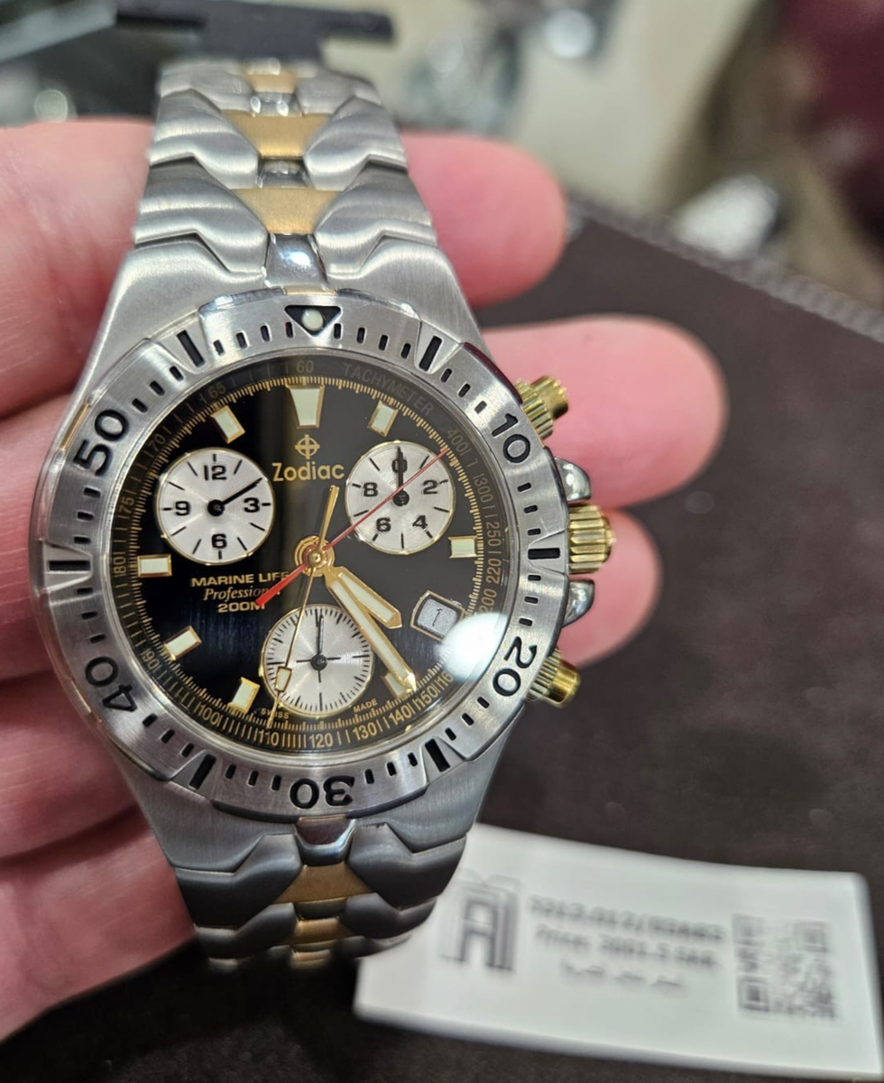 Zodiac PROFESSIONAL 200M腕時計アナログ NOS Zodiac Marine Life Professional 200m Chrono Black & Gold Dial