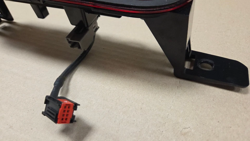 Chrysler 300 2011-2014 cámara de reversa de reversa tercera luz de freno, 57010606A Foto 2 de 4