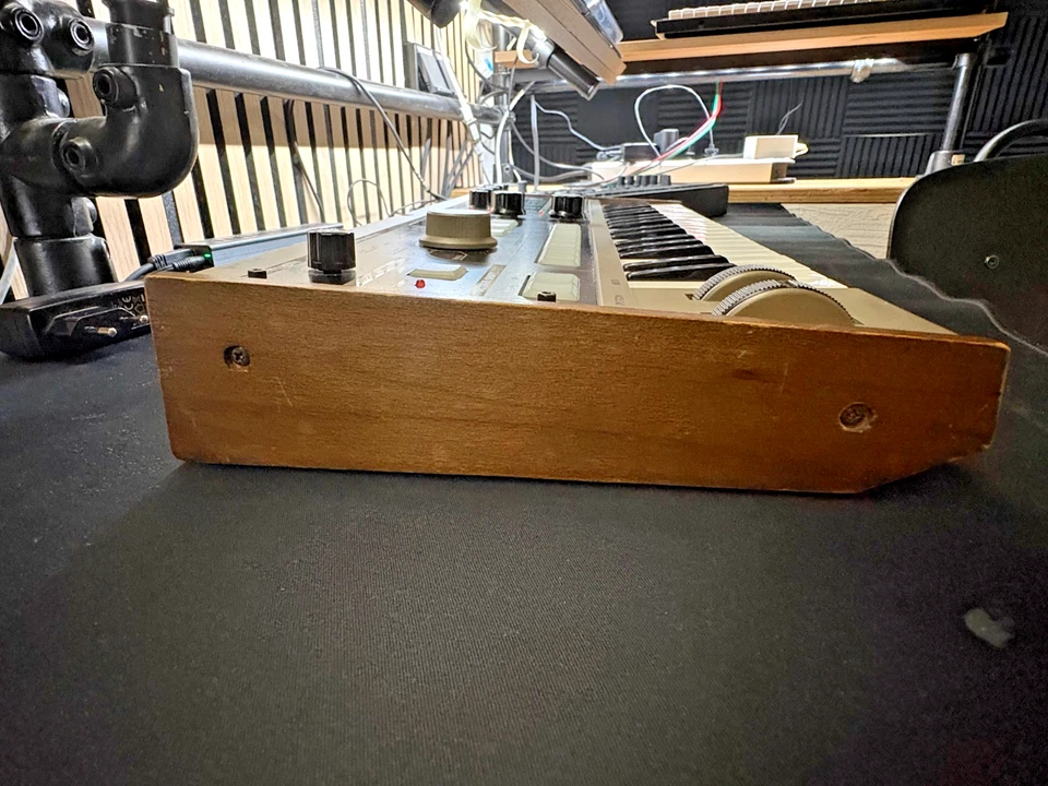 Korg microKORG Synthesizer / Vocoder – guter Zustand – Studioausdünnung - Bild 3 von 4