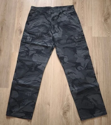 Wrangler Cargo Hose👖W34/L32👖 camouflage grau schwarz👖Loose Fit neu m. Etikett - Bild 1 von 3