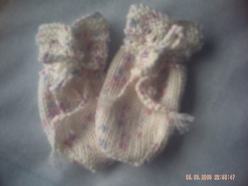 Hand Knitted Light Cream Baby Hat And Mittens Size 0-3 Months. - Picture 3 of 3