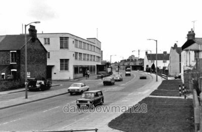 FOTO FLEMING WAY UND DIE JETZT ABGERISSENE GARRARD-FABRIK FLEMING WAY BLEIBT TH