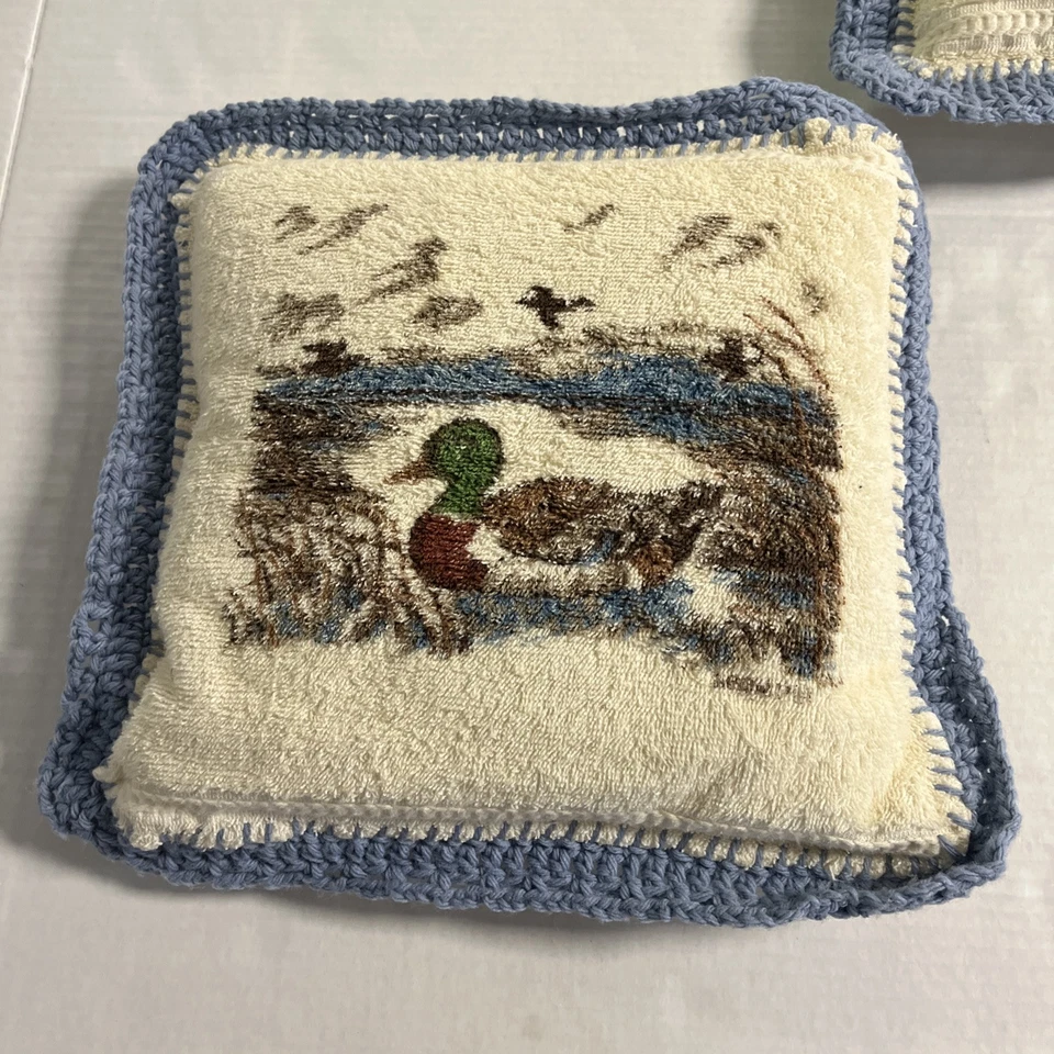 Juego de 2 almohadas hechas a mano con estampado de ganchillo de pato mallardo cabina exterior Foto 4 de 4