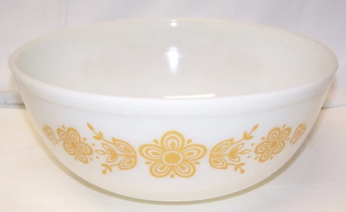 VINTAGE PYREX BUTTERFLY GOLD PATTERN ROUND NESTING MIXING BOWLS #404 (4qrts)