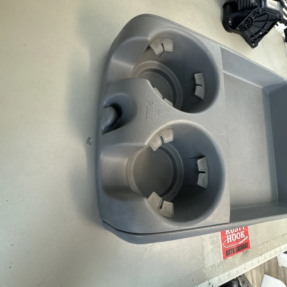 2009 Kia Sedona Sliding Front Cup Holder Console - Imagem 2 de 4