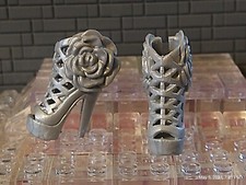 Mattel Barbie Doll Shoes  FASHIONISTAS  FASHION FEVER  GREY ROSES HIGH HEELS