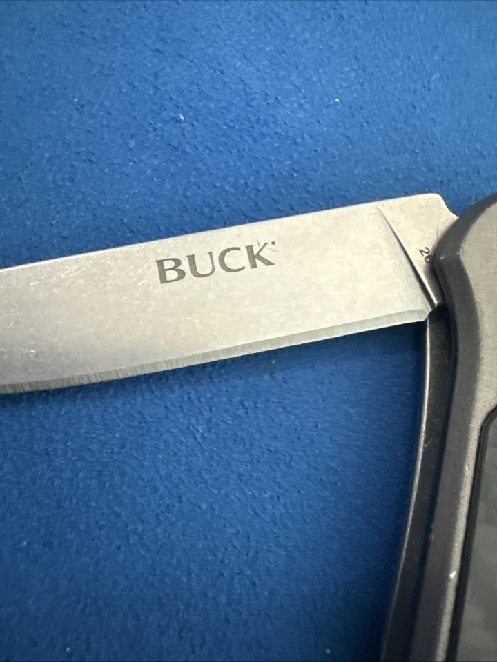 Cuchillos Buck 264 Cavalier mango de aluminio y fibra de carbono + billetera Ninja Foto 2 de 4