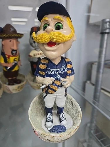 2010 Milwaukee Brewers Bernie Stitch N Pitch Bobblehead Very Rare