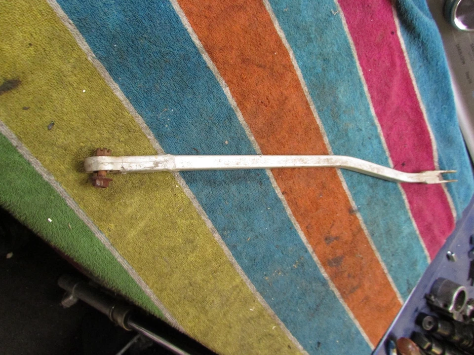 Soporte de barra de freno trasero Suzuki RM125 RM 125 1983 Foto 2 de 4