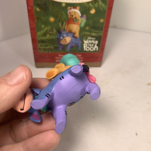 Vintage Winnie Puuh Eeyore hilft Weihnachten Hallmark Ornament 2001 - Bild 3 von 11
