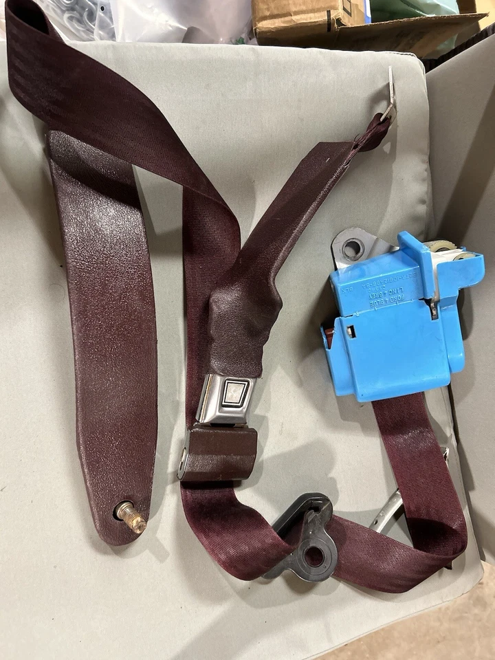 87 88 FORD LINCOLN TOWN CAR PASAJERO CINTURÓN DE SEGURIDAD RETRACTOR LATERAL Y RECEPTOR Granate Foto 3 de 3