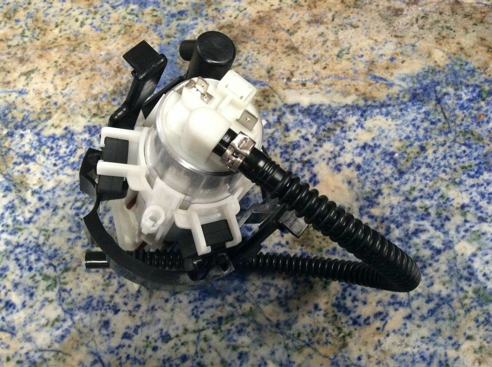 NEW GENUINE OE QUALITY EFI FUEL PUMP 1/96-7/03 BMW 535i E39 3.5L M62 ...