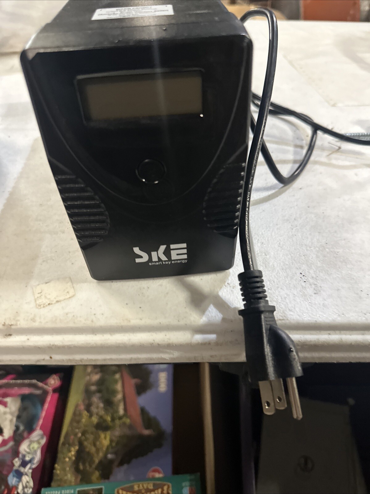 SKE UPS 625VA/360W Battery Backup & Surge Protector Uninterrupted Power Supply