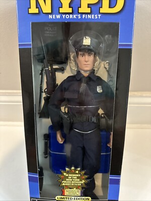 2002 NYPD Real Heroes 9/11 Tribute New York's Finest Collectible
