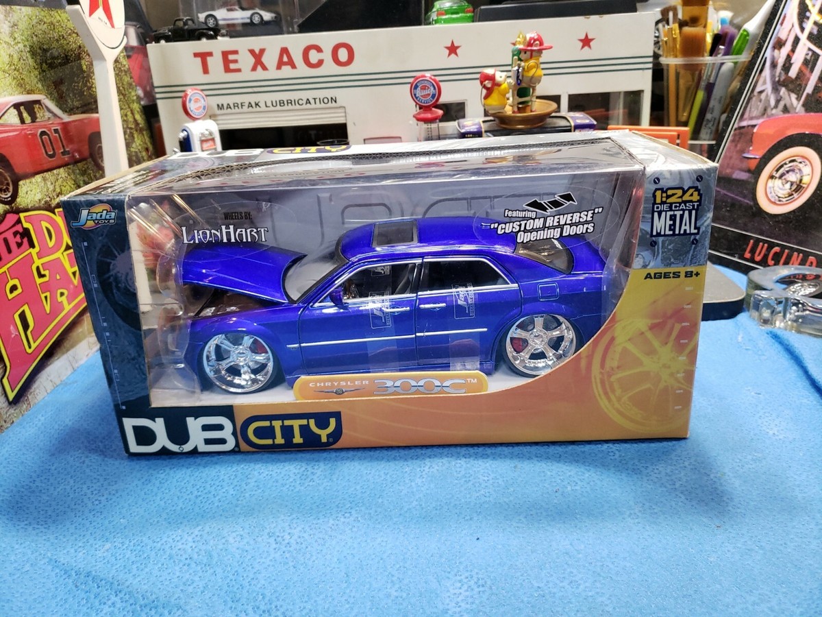 1:24 Jada Dub City Chrysler 300C in BLUE Reverse doors