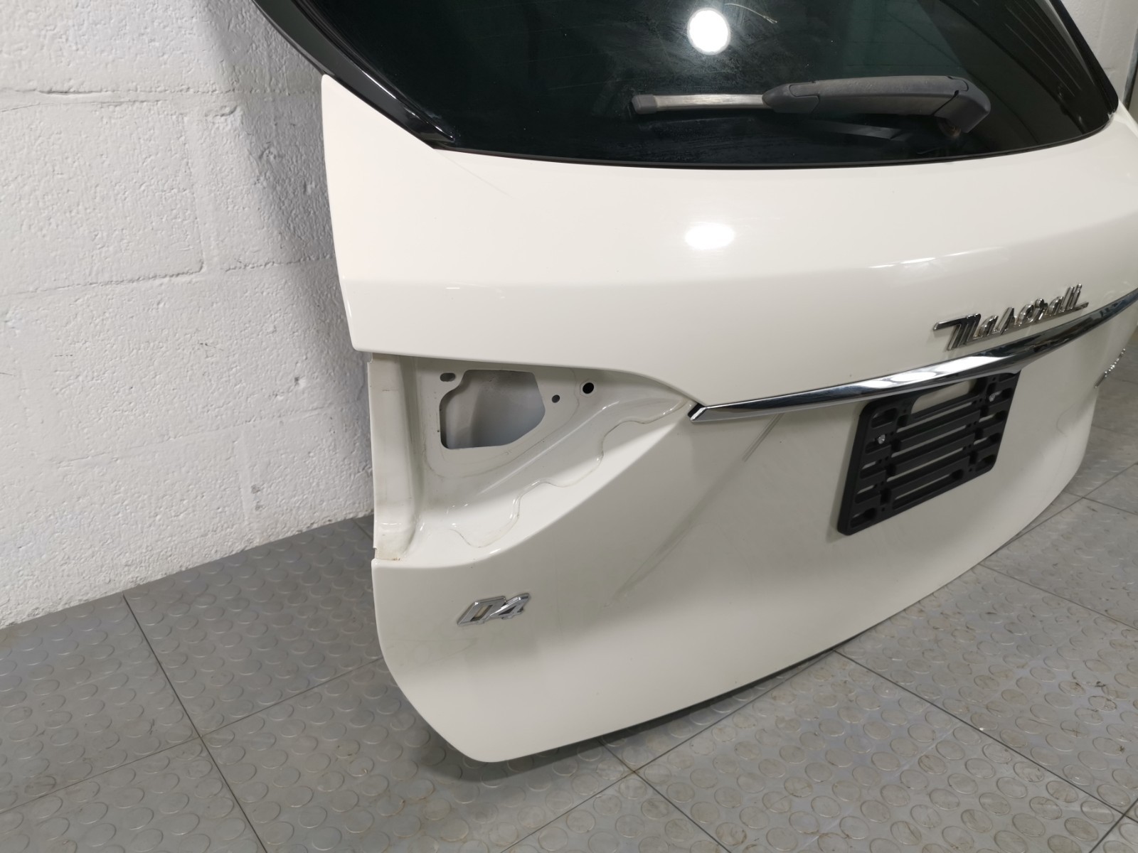 MASERATI Levante 3.0L AWD 2018  Complete Rear Trunk Lid Lift Gate 673005572 OEM