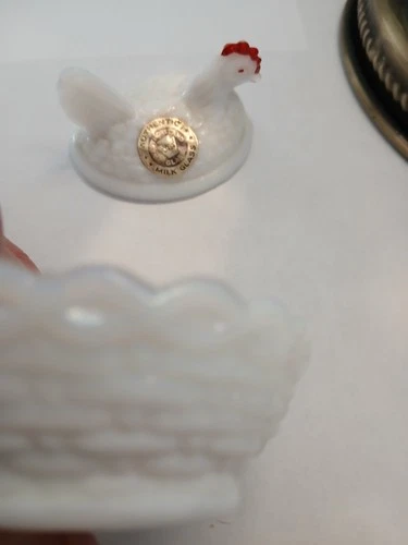 Vintage Westmoreland Hen On A Nest Covered Dish White Opaque 2.5 Inches