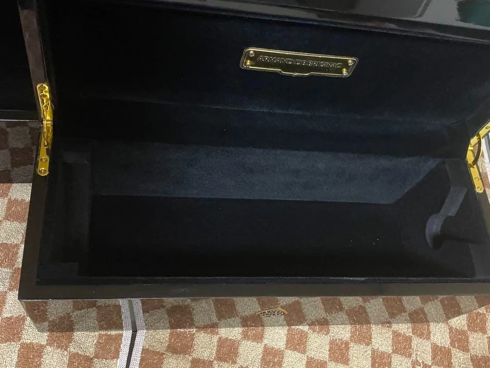 Estuche Botella Champagne Armand Modelo 2018 y 2023 y Bolsa de Almacenamiento Set Foto 3 de 4