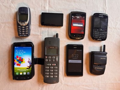 Vintage Cell Phone Lot   Motorola StarTAC, Nokia 3310, Blackberry & Samsvng 