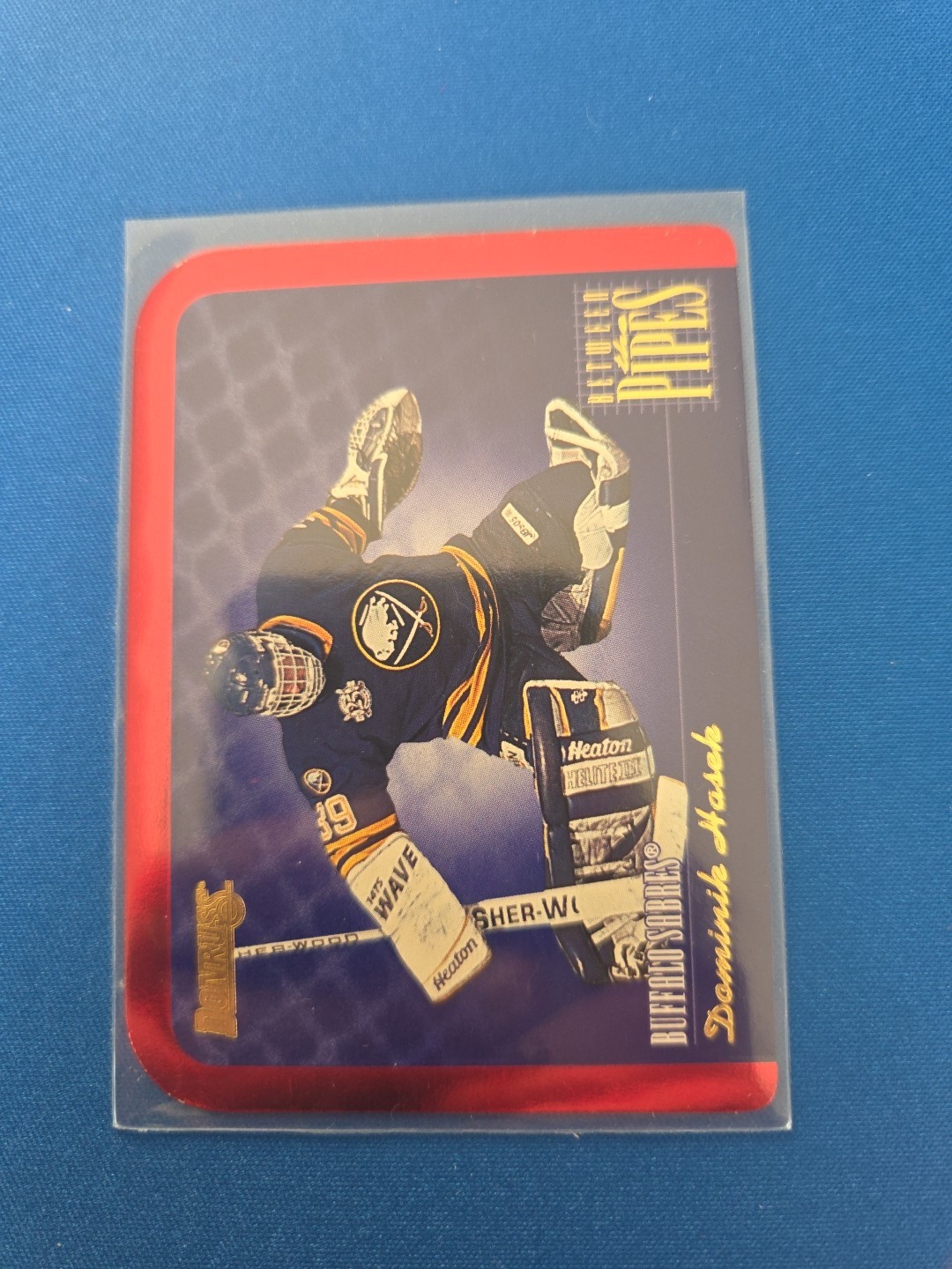 1995-96 Donruss Dominik Hasek Between the Pipes Insert #2 Sabres