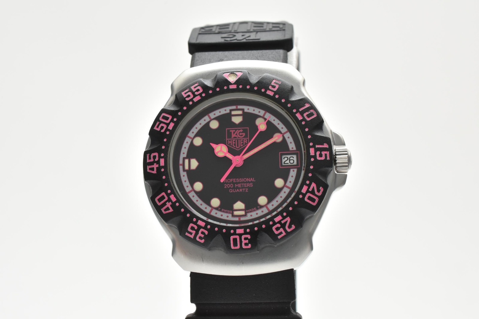 TAG Heuer Formula 1 377.513 Vintage Quartz Black Pink Dial Unisex  Watch 35mm image 2