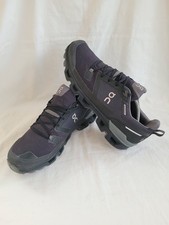 On trainers Size 11.5