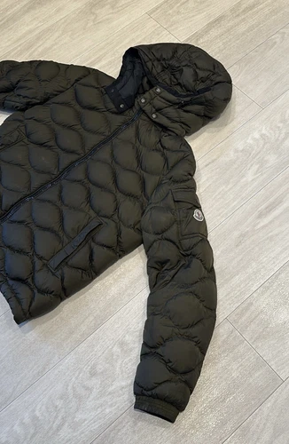 Moncler Morandieres Verde Oliva Taglia 4 (Large) Ottime condizioni!