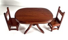 TAVOLO CON DUE SEDIE MINIATURE CASA DELLE BAMBOLE 1999 DE AGOSTINI SCALA 1:12