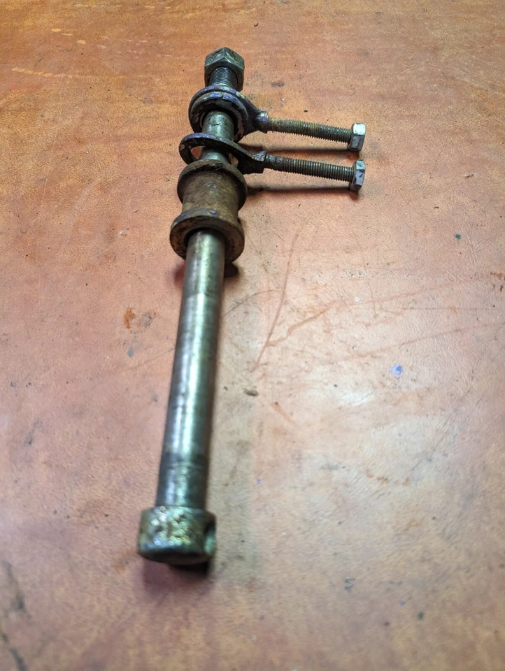 Yamaha YM2C Big Bear 305 1967-68 eje trasero Foto 4 de 4