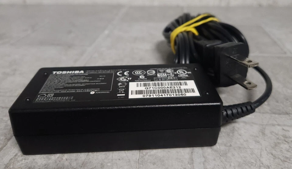 Toshiba AC Power Adapter PA3714U-1ACA - Image 3 of 4