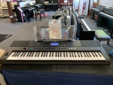 Yamaha PSR-EW425 Arranger Keyboard inc 6 month warranty and original box
