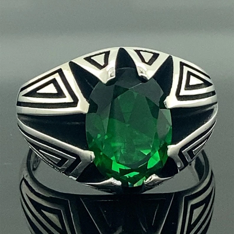 Anillo para hombre de plata de ley 925 con piedras preciosas de circón esmeralda ovalada verde Foto 2 de 4