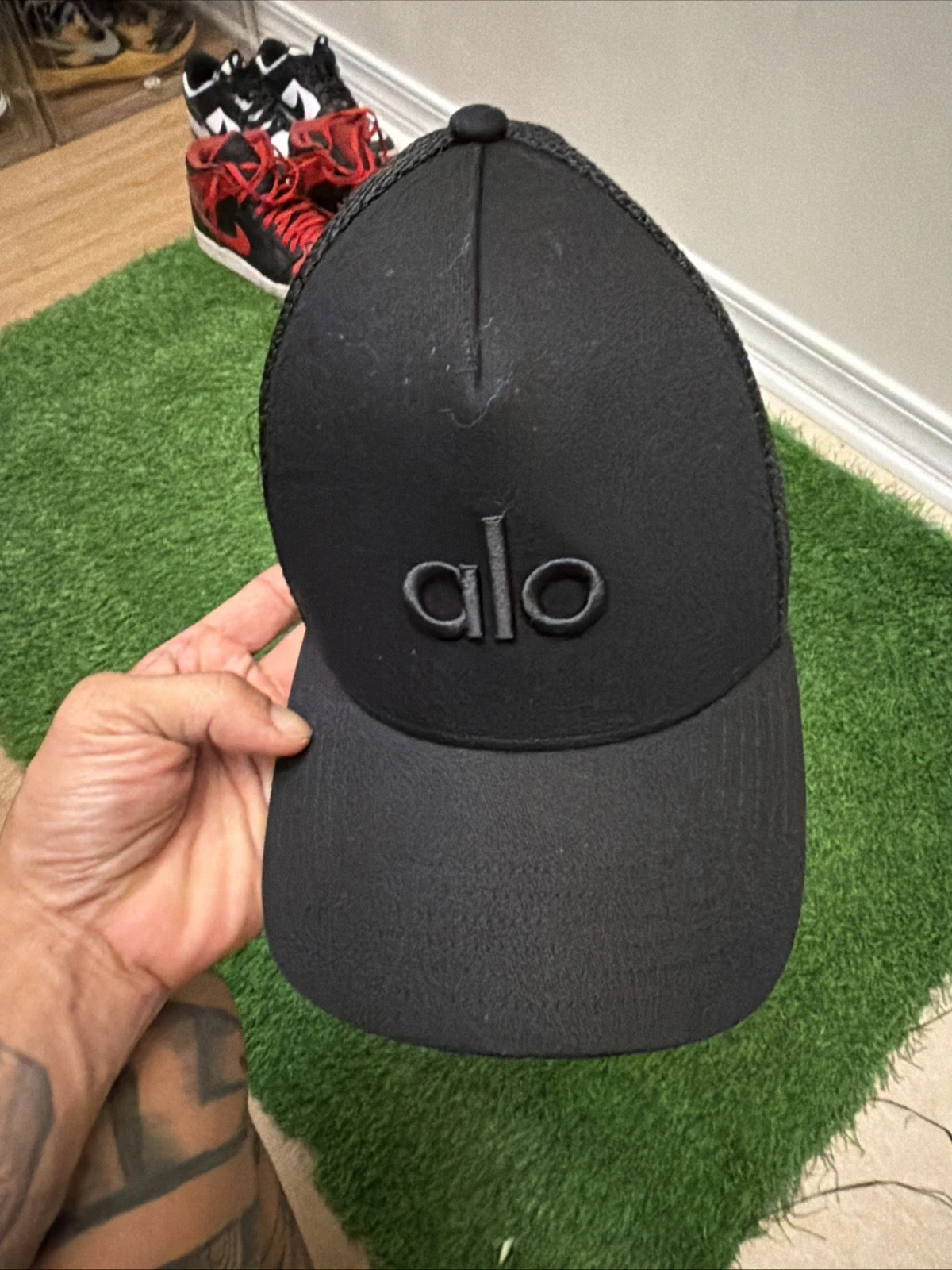 Alo Hat Cap Snap Back Trucker One Size Mens Black Mesh Athletic Twill Logo