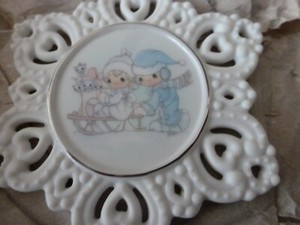 PRECIOUS MOMENTS "SHARING THE CHRISTMAS SEASON" 1999 SNOWFLAKE *BRAND NEW* LOOK!